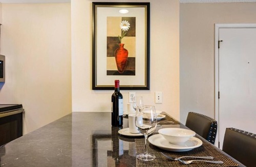 Biggs Field Hotel | Classic Unit, Full Kitchen, Outdoor Pool, Pet-Friendly, Free Parking & Breakfast