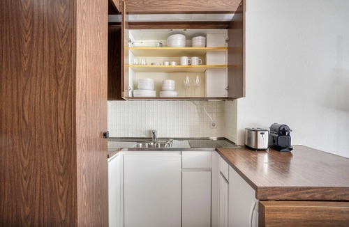 District 6 Apartment | Classic Unterstrass Studio, near University & Supermarket, by Blueground