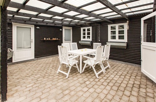 Hojby House | Classic vacation home with plenty of space in the garden to play.