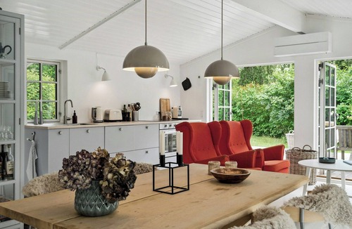 Holloselund House | Classic Vejby home with light, calm and nature