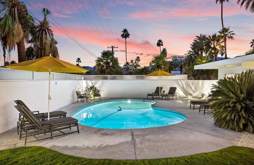 Palm Springs House | Classic Villa with Hollywood Flair and Gleaming Pool!