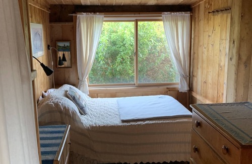 Chilmark Cottage | Classic Vineyard summer cottage with private waterfront access.