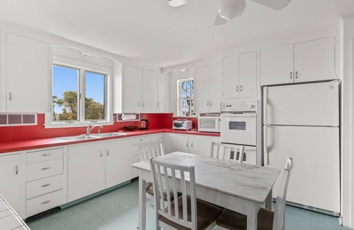 Brimfield House | Classic Waterfront Chatham Estate