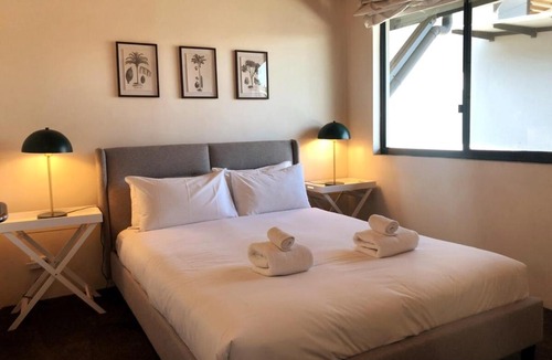 Teneriffe Apartment | Classic Woolstore Apartment in Teneriffe