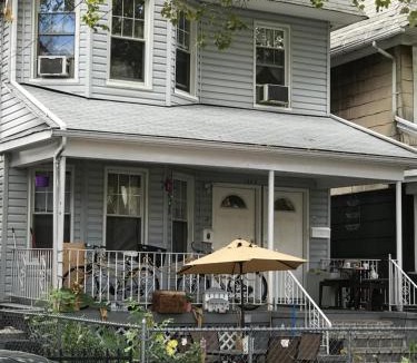 Homecrest House | CLASSICAL AMERICAN Homestay HOUSE