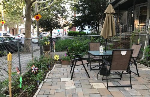 Homecrest House | CLASSICAL AMERICAN Homestay HOUSE