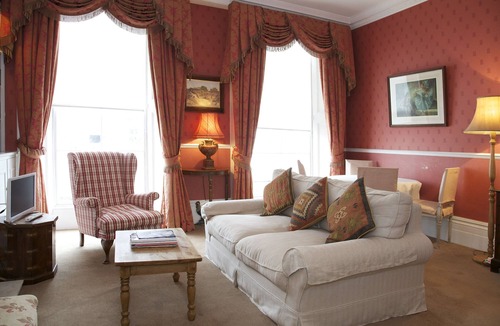 Warwick Apartment | Classically furnished 2 bed in Pimlico