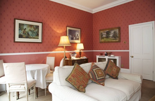 Warwick Apartment | Classically furnished 2 bed in Pimlico