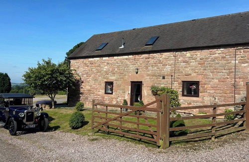 Cauldon Low House | Classy 2 Bed Barn Polar Bears Chatsworth