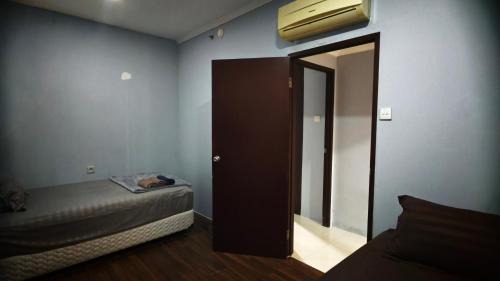 Jakarta Apartment | Classy! 2BR Apartment - Modern Comfort in West Jakarta CBD