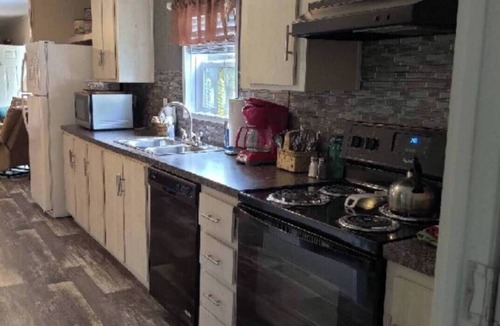 Elizabeth Apartment | Classy 3 Bed home w/pool access - Moose Cabin