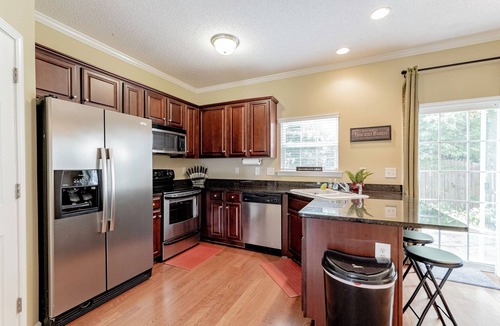 Columbia House | Classy 3 br Townhouse