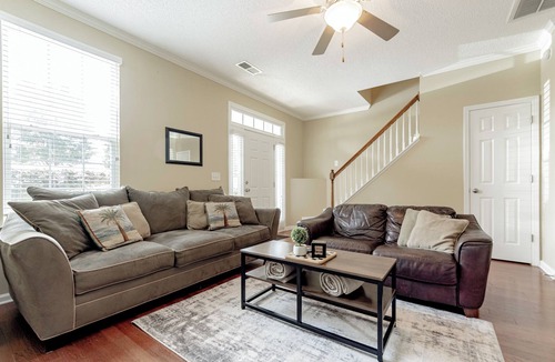 Columbia House | Classy 3 br Townhouse