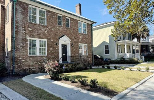 Dixon Park House | Classy 3-Story Downtown Apt - Great Location
