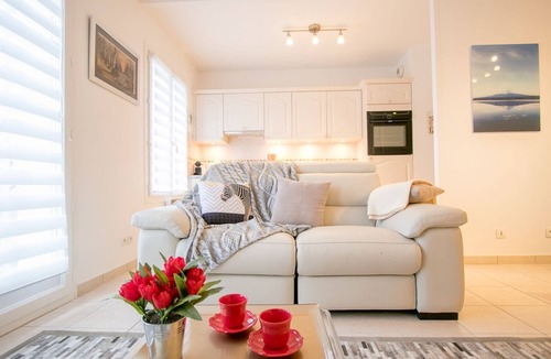 Bayeux Apartment | Classy Apartment in Bayeux with Heating Facility
