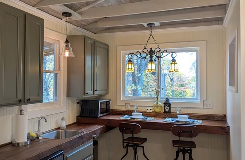 Laurel Ridge Cabin | Classy Cabin with Private Deck on the Mountain