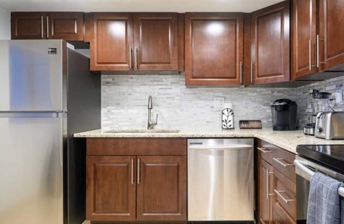 Weston Condo | Classy Comfortable Condo - Close to everything