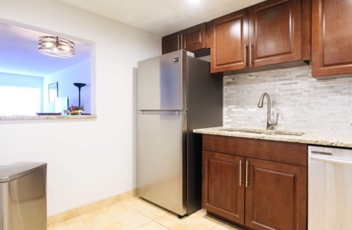 Weston Condo | Classy Comfortable Condo - Close to everything