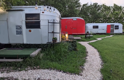 Travis County House | Classy, cool, vintage fabulous, the Avion