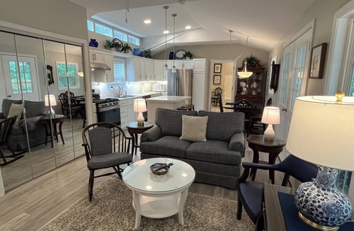 Fort Valley House | Classy cottage in wooded setting. Easy access to I75, RAFB, Ft Valley and Macon.