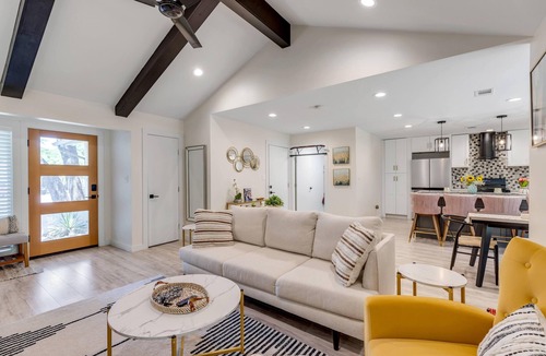 Austin House | Classy & Cozy 3BD 2Bath w Office in HIP South Austin