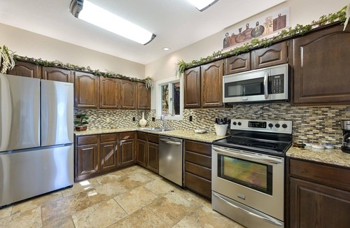 Barton Creek Lakeside Cottage | Classy, Cozy and That View! Barton Creek Lakeside - a private country club