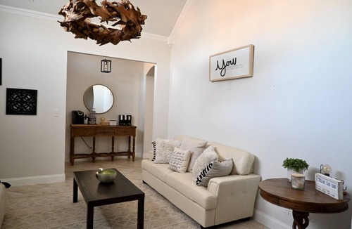 Southwest Carrollton House | Classy & Cozy in Carrollton