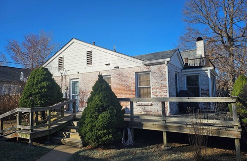 Tulsa House | Classy home w/deck & fenced yard only 2 blocks from the fairgrounds!