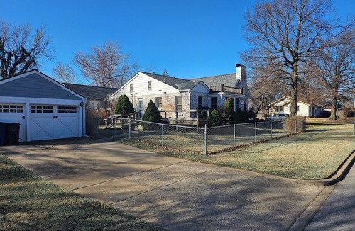 Tulsa House | Classy home w/deck & fenced yard only 2 blocks from the fairgrounds!