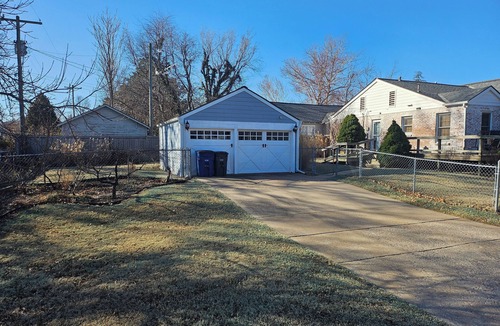 Tulsa House | Classy home w/deck & fenced yard only 2 blocks from the fairgrounds!