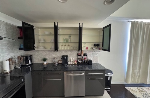 East Orange Apartment | Classy Loft Style 2BR! NY skyline! 30 min to NYC 25 to MetLife & America Dream