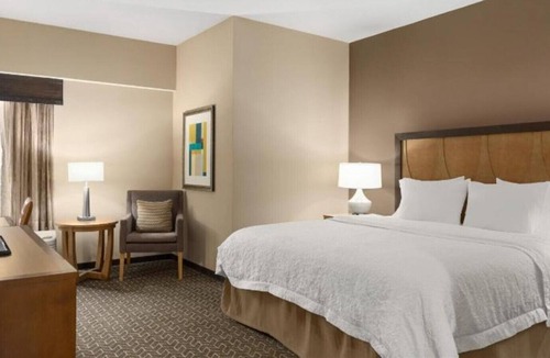 North Clayton House | Classy & Modern King Rm w/ Free Hot Breakfast!
