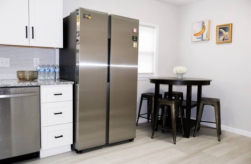 Oberlin House | Classy Oberlin Stay | Near Dining, Shops & College