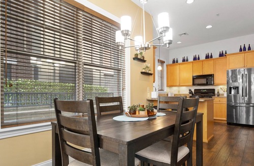 Saratoga Springs Condo | Classy Open Concept Condo!