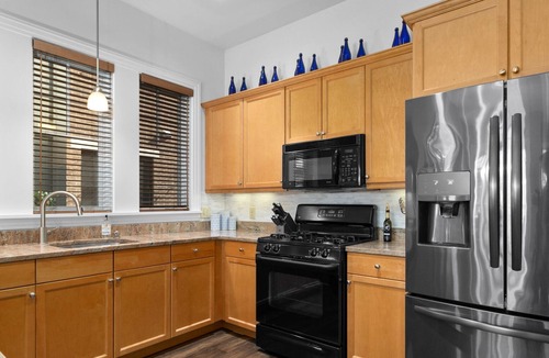 Saratoga Springs Condo | Classy Open Concept Condo!