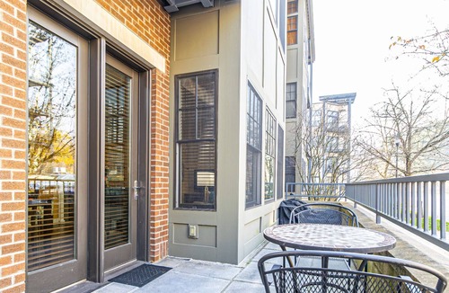 Saratoga Springs Condo | Classy Open Concept Condo!