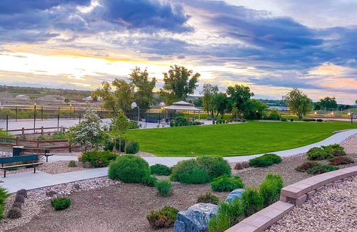Henderson House | Classy Private Guesthouse 20 min from Denver