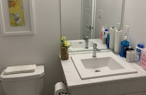 Transcona House | Classy Suite in a new and peaceful neighbourhood