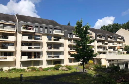 Fontainebleau Apartment | Classy unit in Fontainebleau