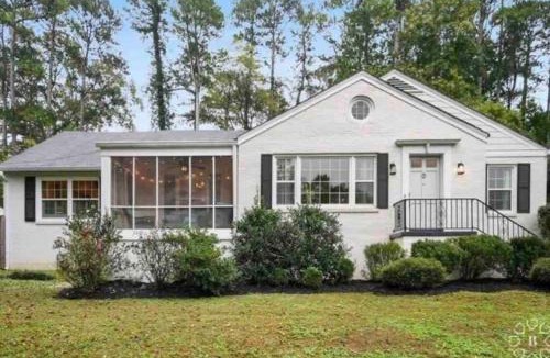 North Decatur House | Classy utopian escape near Emory