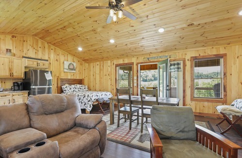Bristol Cabin | Claude's Cabin Riverfront on the South Holston River