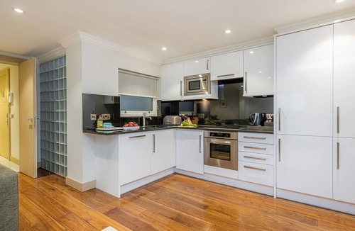 Brompton & Hans Town Apartment | Claverley Court