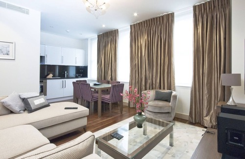 Brompton & Hans Town Apartment | Claverley Court