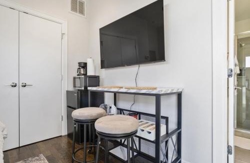 East Downtown Houston Apartment | Clay Studio in the heart of EADO