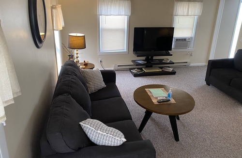 Clayton Apartment | Clayton #2 Cozy, Clean, and Convenient apartment