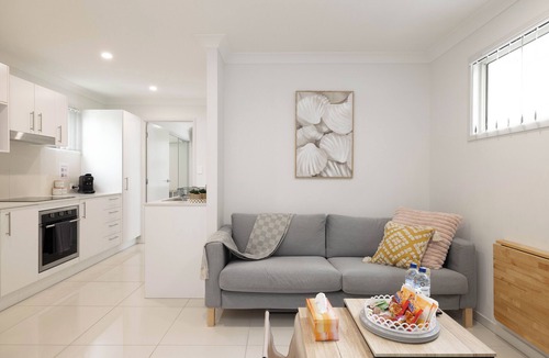 Rocklea Apartment | Clean 1 Bdr Apt w/AC | Covered Parking | 439AF1