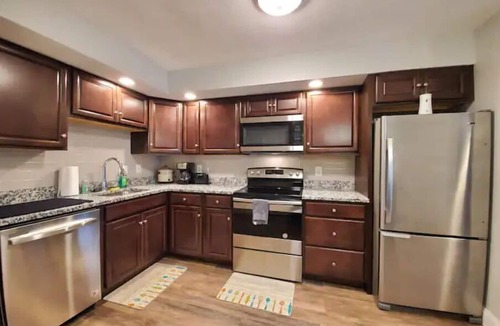 East Somerville Apartment | Clean 3 Bed Apartment near Boston +Free Parking