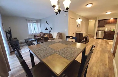 East Somerville Apartment | Clean 3 Bed Apartment near Boston +Free Parking