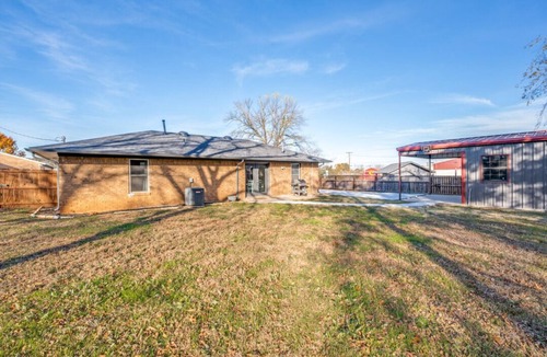Pilot Point House | Clean 3-bedroom house with backyard in Pilot Point - BLUEBONNET