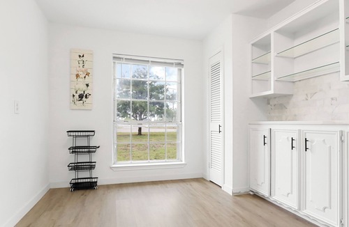 Parker House | Clean 4-bedroom Ranch on 2 Acres Near City